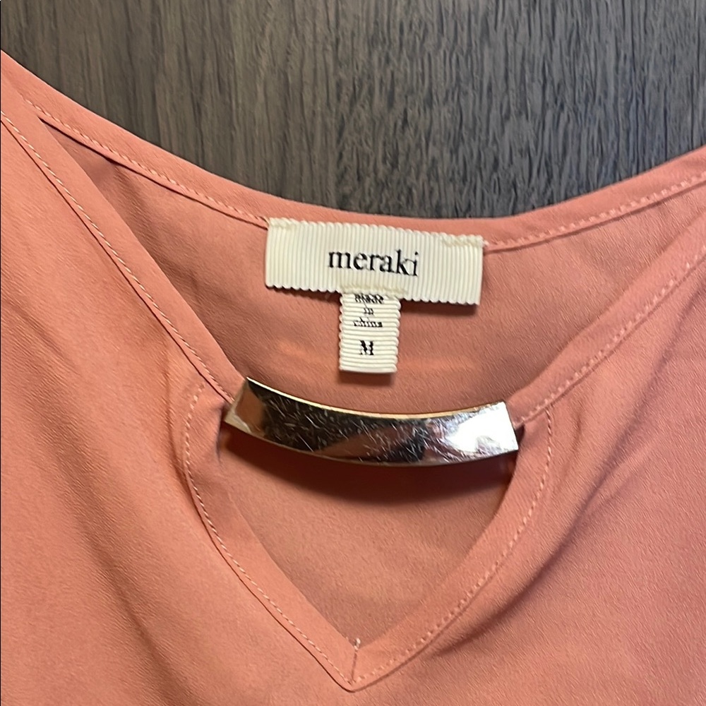 Meraki Womens Cold Shoulder V-Neck Blouse Peach‎ Silver Bar Detail Size M - Picture 2 of 2